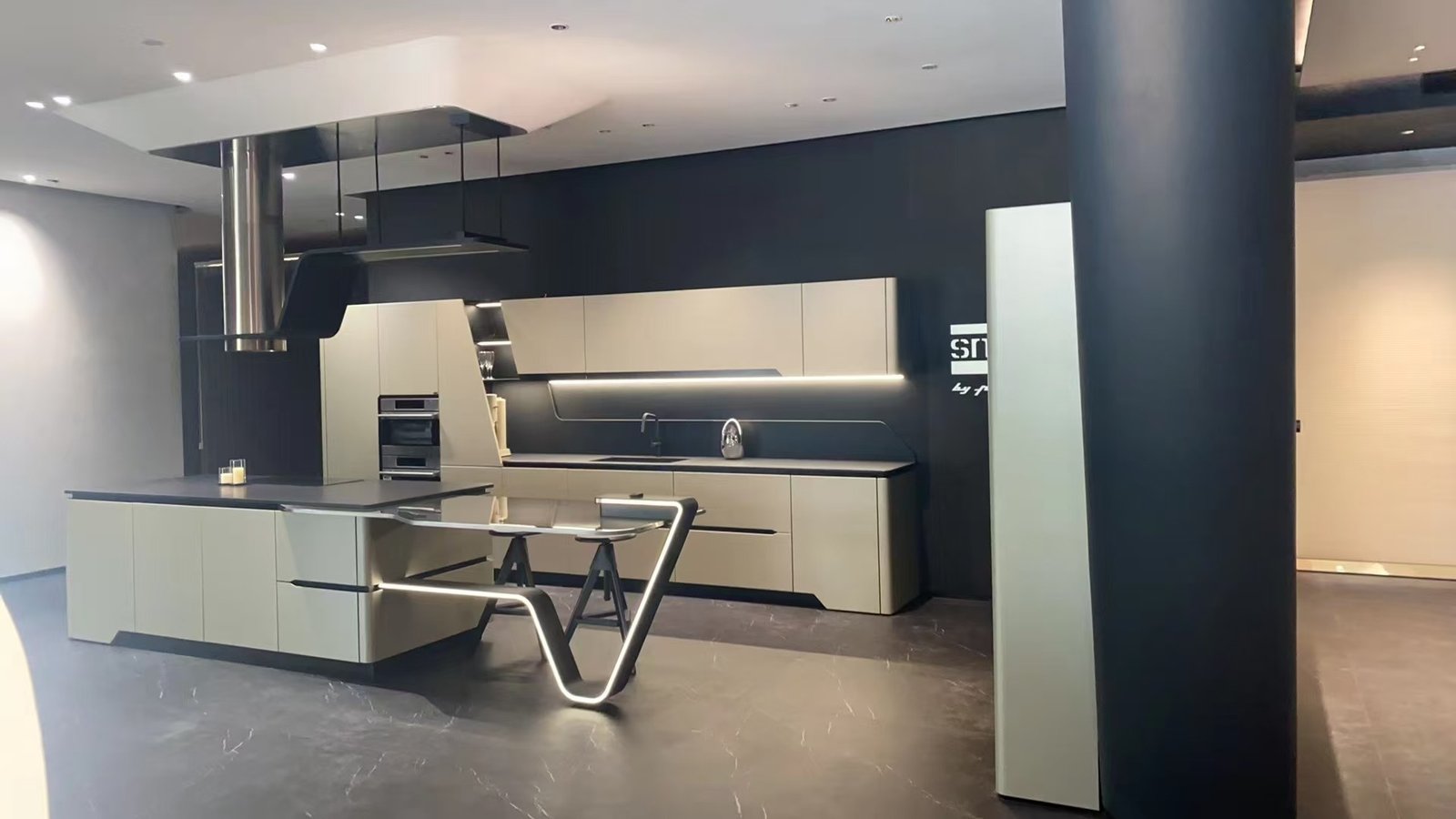 Made-to-order stainless kitchen reference
